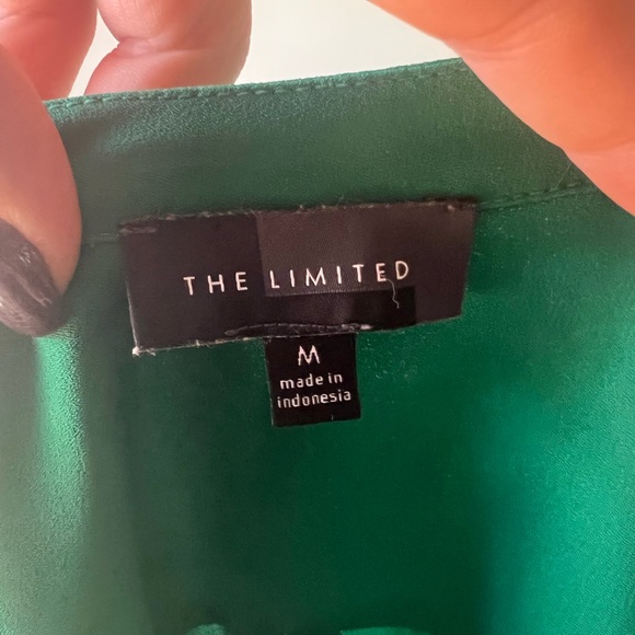 The limited green women’s dress shirt - Picture 3 of 3